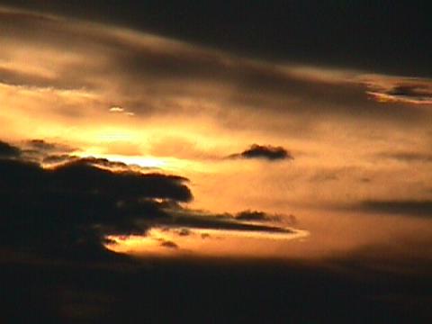 Foto des Tages vom 11.09.2002: Der Sonnenuntergang im Wildtal macht wieder einmal einen Feuerhimmel