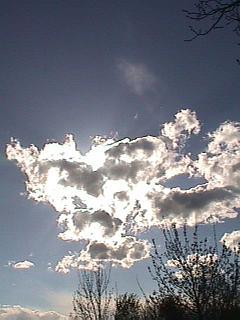Foto des Tages vom 12.04.2000 Abendsonne in den Wolken