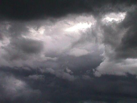 Foto des Tages vom 14.09.2001: Schwarze Wolken: Da braut sich was zusammen :-)