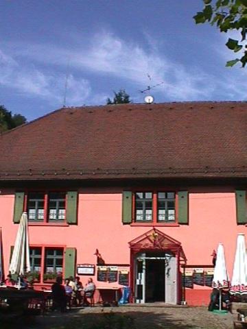 Foto des Tages vom 22.09.2001: Der Lilienhof am Kaiserstuhl bei blauem Himmel